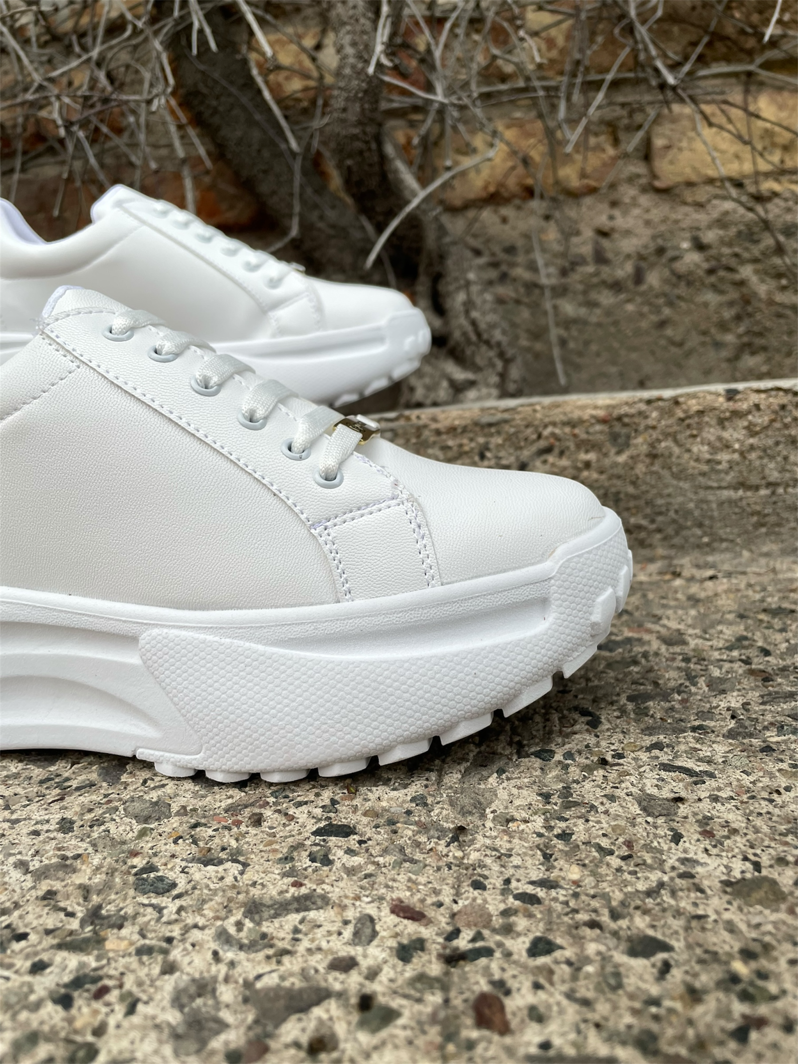 SPORTY WHITE